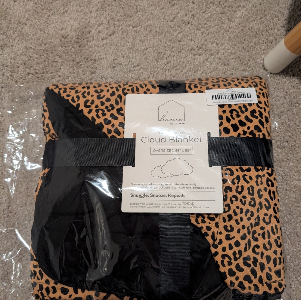 Little sleepies Leopard Oversized Blanket